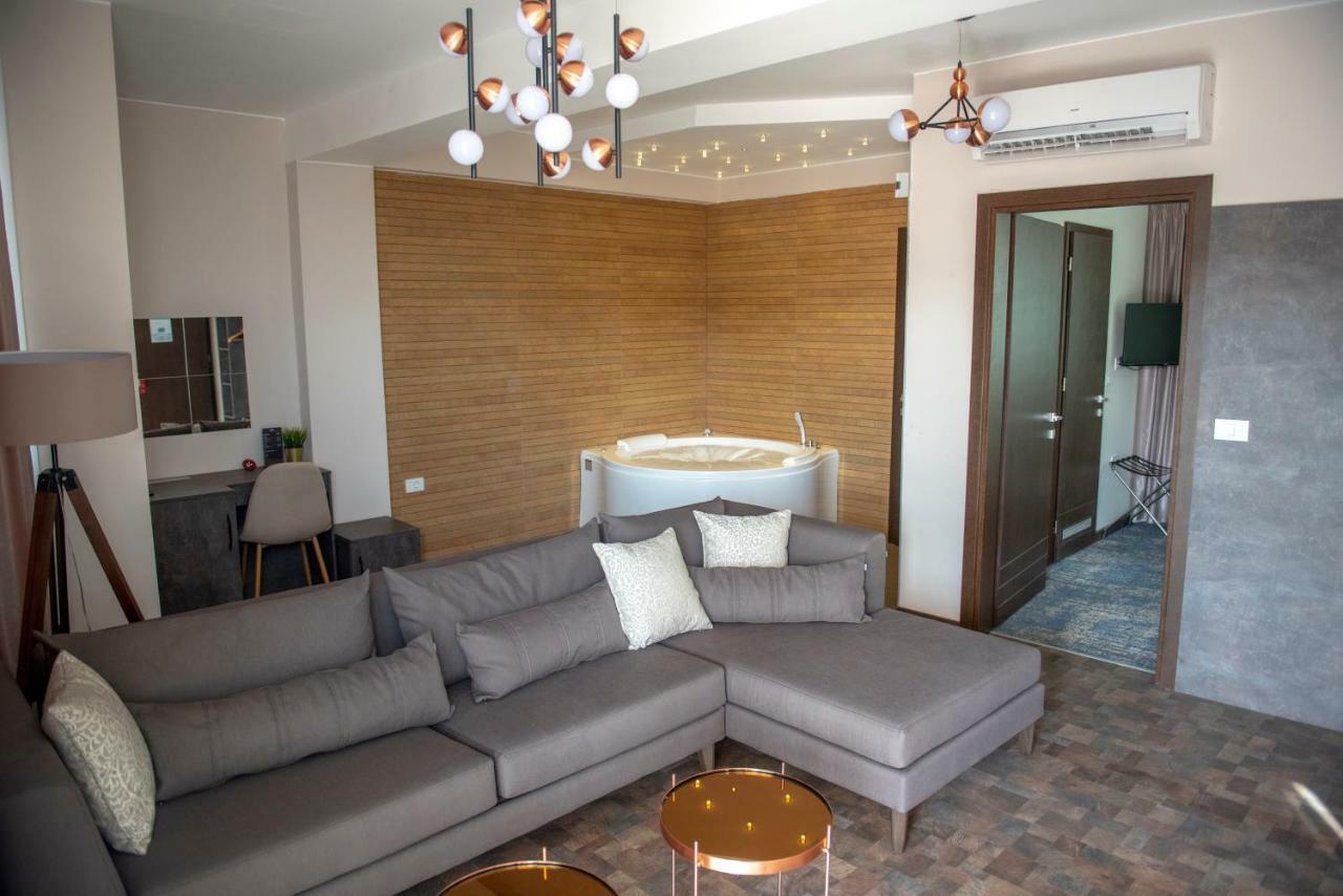 Hotel Premium 斯科普里 外观 照片